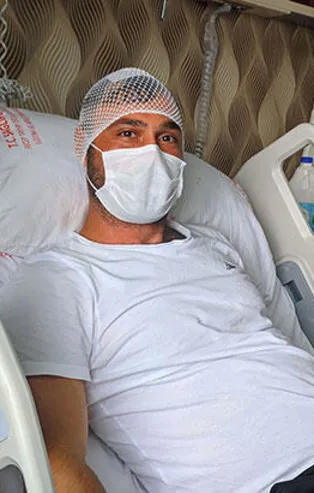 Çalıştığı fabrikanın bahçesinde başına yorgun mermi isabet etmesi sonucu yaralandı! 'Hayatım 2 milimetreyle kurtuldu'