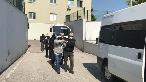 sakarya-merkezli-3-ilde-gerceklestirilen-deas-operasyonunda-4-supheli-tutuklandi-1618498920588.jpg Sakarya merkezli 3 ilde gerçekleştirilen DEAŞ operasyonunda 4 şüpheli tutuklandı-3