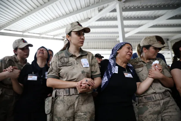 Şehit Uzman Onbaşı Yücel son yolculuğuna uğurlandı-2