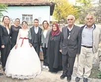 Hac parasıyla genç çifte düğün yaptılar