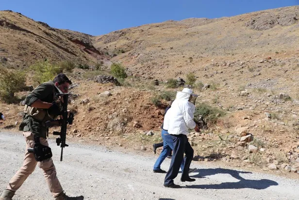 Van'da verimli bal sezonu için şükür duasında arılar saldırdı-3