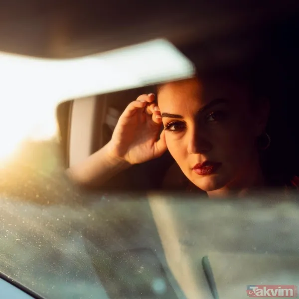 Burcu Özberk’ten bornozlu paylaşım! Güneş banyosu yapan Burcu Özberk sosyal medyaya damga vurdu: Yaktın ortalığı! - 18