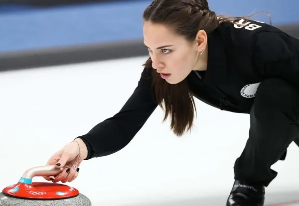 Rus sporcu Anastasia Bryzgalova güzelliği ile büyüledi