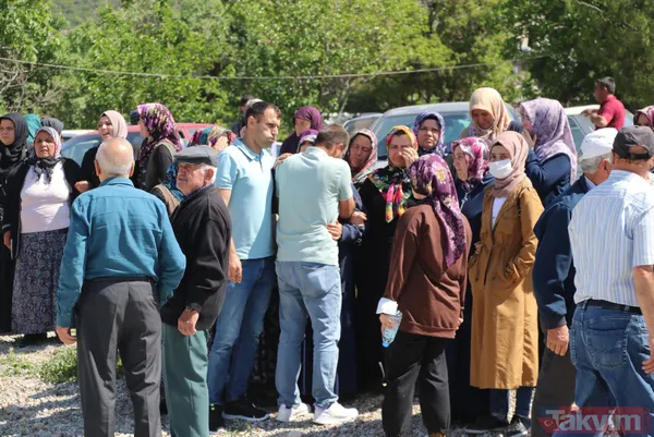 Otomobilin TIR'a çarptığı kazada! Bir aile yok oldu: Feci anlar kamerada - 12