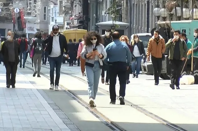 Sağlık Bakanı Fahrettin Koca uyarmıştı! İstiklal Caddesi'nde tepki çeken görüntü