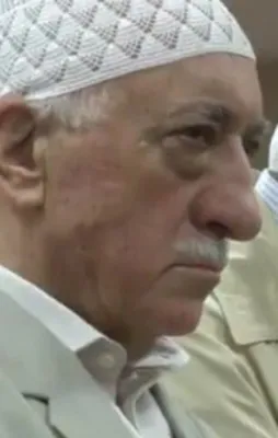 Gülen’in şoke eden namaz videosu!