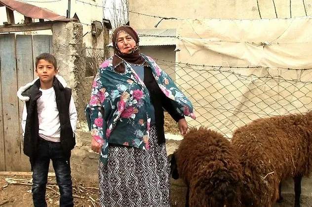 Bayburtlu çiftçilerden duygulandıran hareket! Milli Dayanışma Kampanyası’na düve ve koyun bağışıyla destek oldular