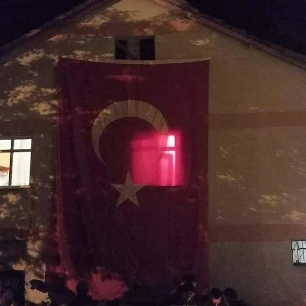 sehit-haberine-yurek-dayanmadi-sehit-uzman-cavus-ozkayanin-babaannesi-vefat-etti-babasi-hastaneye-kaldirildi-1655882453545.jpeg Şehit haberine yürek dayanmadı! Şehit Uzman Çavuş Özkaya'nın babaannesi vefat etti, babası hastaneye kaldırıldı-3