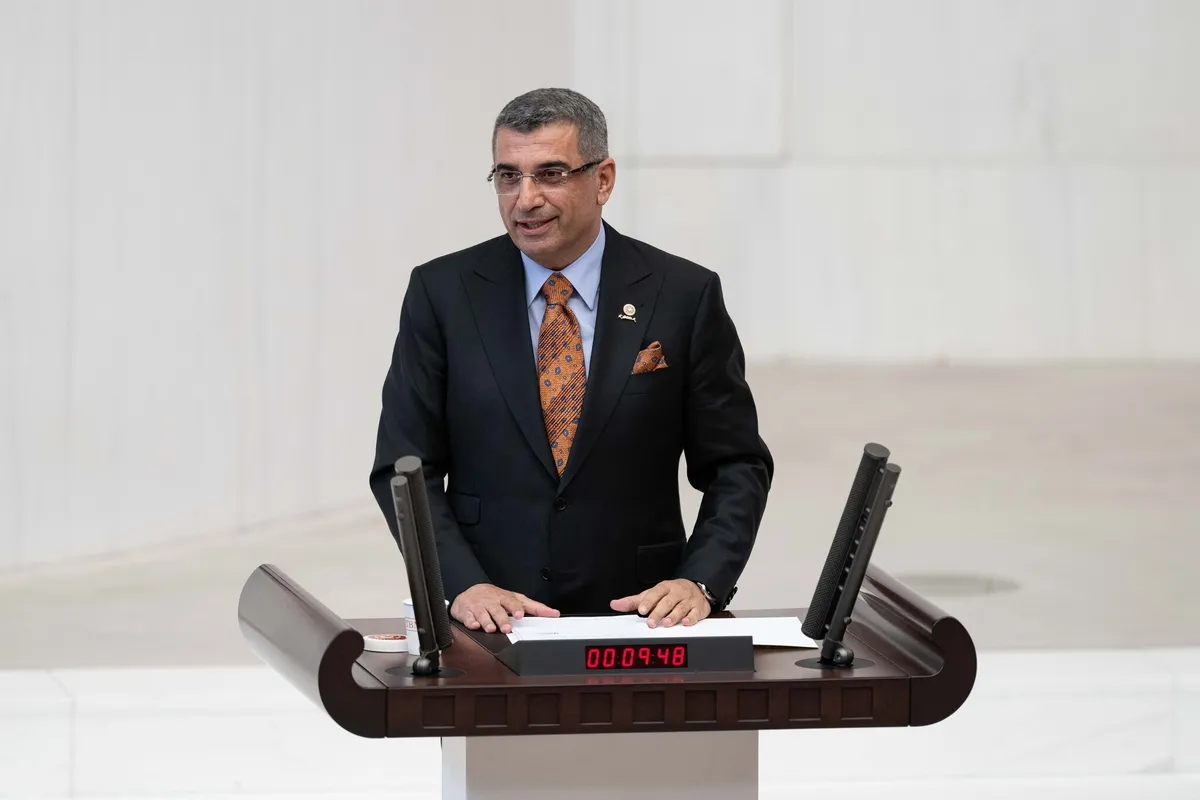 kilicdaroglu-adayim-demedi-adayligini-dedirtti-chpde-yeni-kavga-1787060398849.jpeg CHP'de Kılıçdaroğlu "deklarasyonu"... "Adayım" demedi, adaylığını dedirtti! Koltuk hesabı yapanlara mesaj-5