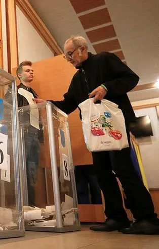 Ukrayna, devlet başkanını seçmek için sandık başında