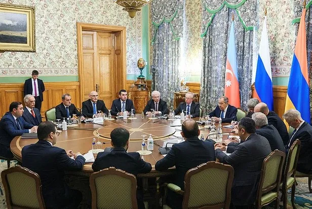 rusya-azerbaycan-ve-ermenistandan-moskovada-3lu-gorusme-1684503308401.jpeg Rusya, Azerbaycan ve Ermenistan'dan Moskova'da 3'lü görüşme!-1