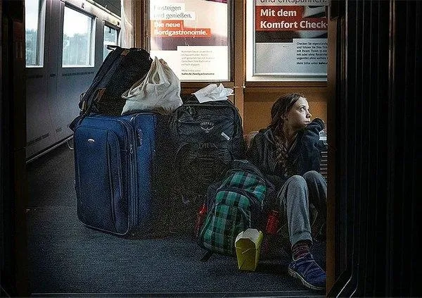 greta-thunbergin-yeni-oyunu-polislerle-verdigi-poz-ortaya-cikti-1674072876512.jpeg Greta Thunberg'in yeni oyunu! Alman polisiyle verdiği poz ortaya çıktı-3