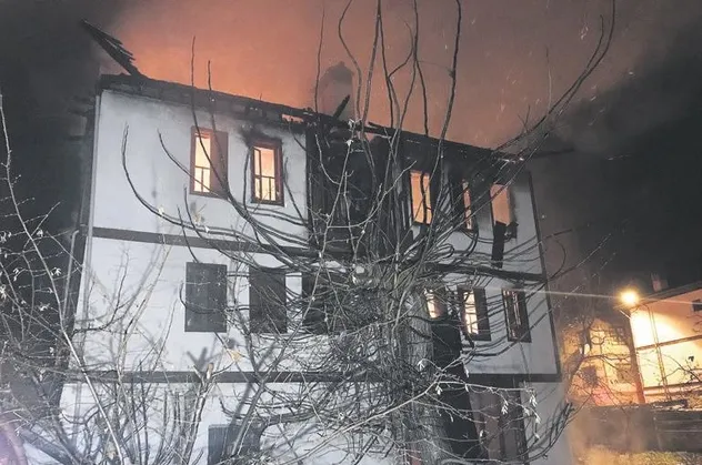 Tarih kül oldu!