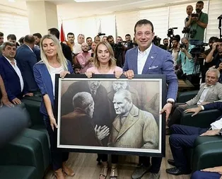 CHPli Ekrem İmamoğlundan Atatürke büyük saygısızlık! Atatürkün portresini teröristlere hediye etti...