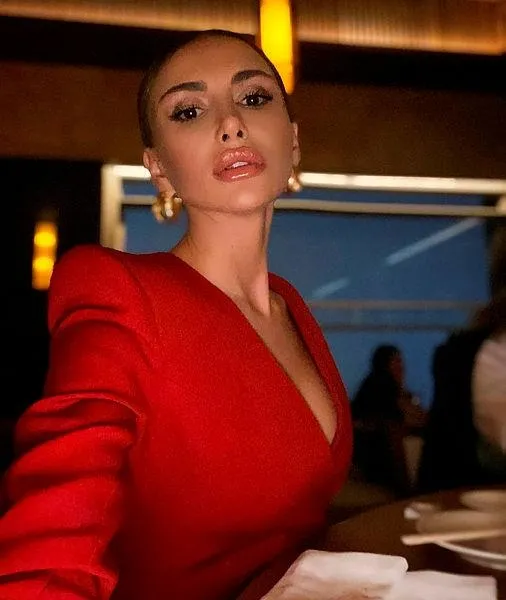 mustafa-sandal-ve-emina-jahovic-arasindaki-para-krizi-bitmiyor-sirp-guzelden-gundeme-bomba-gibi-dusen-iddia-1645037549372.jpeg Mustafa Sandal ve Emina Jahovic arasındaki para krizi bitmiyor! Sırp güzelden gündeme bomba gibi düşen iddia-3