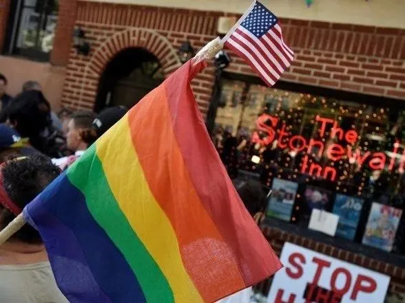 1670530639256.jpeg Sapkınlıkta son seviye! ABD'de eşcinsel evliliği koruyan yasa tasarısına onay verildi-3