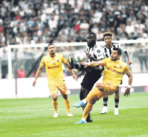 kartal-tek-atti-3-aldi-rachid-ghezzalin-muhtesem-goluyle-evinde-kayserisporu-devirmeyi-basardi-1659828283228.jpeg Kartal tek attı 3 aldı! Rachid Ghezzal'ın muhteşem golüyle evinde Kayserispor'u devirmeyi başardı-10