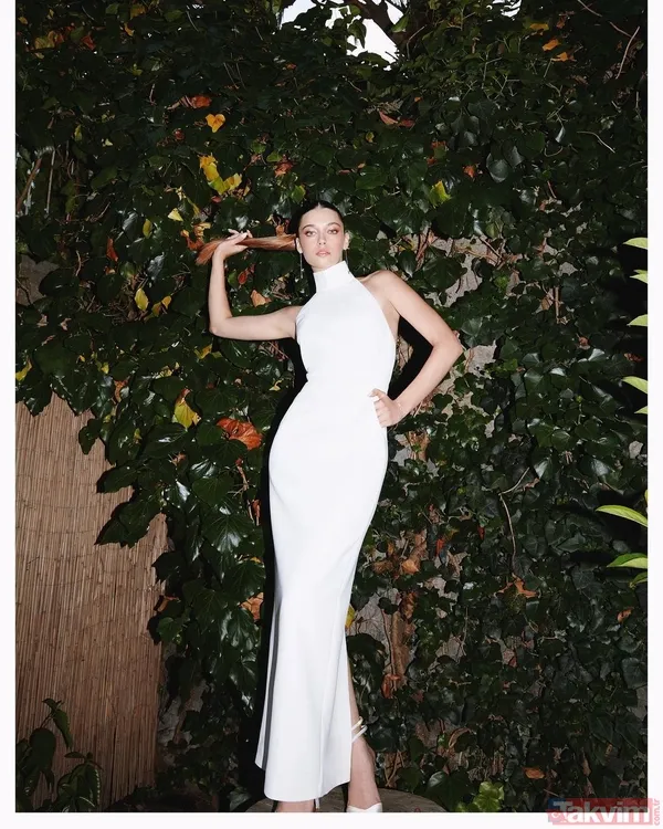 Afra Saraçoğlu en cesur haliyle gündemde! Vücuduna sardığı havlusuyla sere serpe uzandı! Mert Ramazan Demir'in sevgilisi... - 4