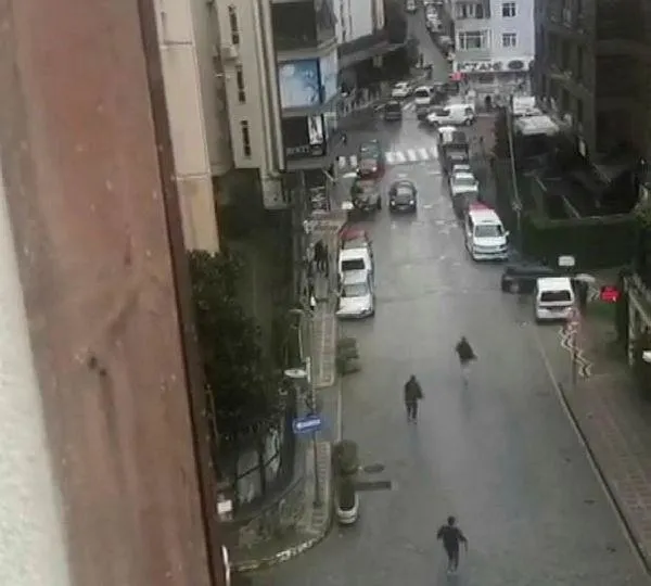 istanbul-eyupsultanda-sokak-ortasinda-silahli-catisma-1617905372659.jpeg İstanbul Eyüpsultan'da sokak ortasında silahlı çatışma!-5