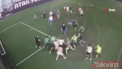 Halı saha boks ringine döndü! Tekme tokat daldılar