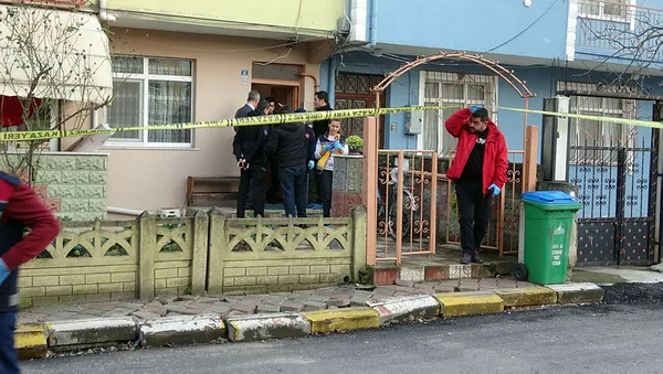 kocaelide-evinde-olu-bulunan-yasli-kadina-uyusturucu-hap-verip-tecavuz-etmisler-1604675285192.jpg Kocaeli'de evinde ölü bulunan yaşlı kadına, uyuşturucu hap verip tecavüz etmişler!-5