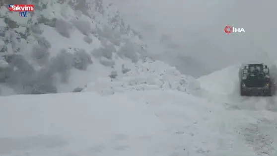 Hakkari-Şırnak kara yoluna çığ düştü