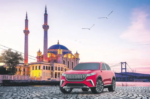 İbrahim Tatlıses, Alişan, Burak Özçivit ve diğer ünlülerden yerli ve milli otomobile tam not! Ön satış için sıraya girdiler...