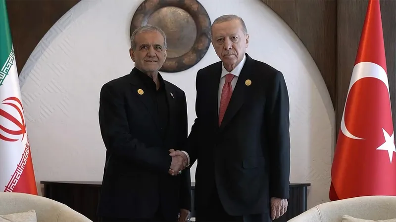 ankaradan-pes-pese-ateskes-aciklamasi-disisleriden-mutabakata-bagli-kalin-cagrisi-ak-partiden-provokasyon-uyar-1775637043631.jpeg Ankara'dan peş peşe "ateşkes" açıklaması! Dışişleri'den "mutabakata bağlı kalın" çağrısı | AK Parti'den "provokasyon" uyarısı-3
