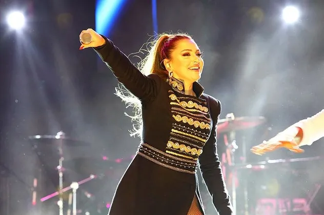 Hadise, annesi Gülnihal Açıkgöz'ün hasretine dayanamadı