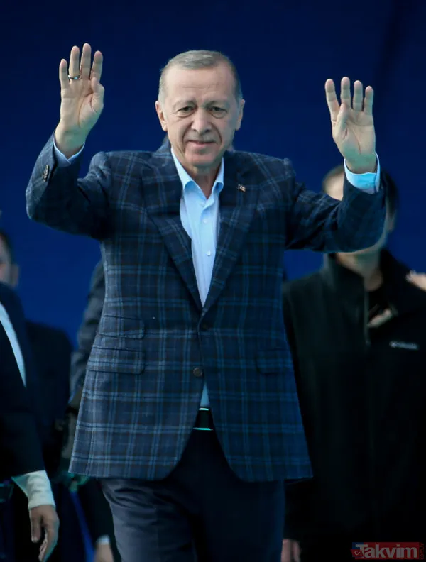 Türkiye Yüzyılı'nın şafağı söküyor! İzmir Gündoğdu Meydanı'nda tarihi kalabalık: Başkan Erdoğan için "Tayyip Baba" sloganları - 33