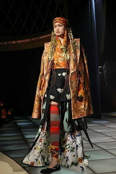 Ünlü model Bella Hadid'den Batı'ya 'çifte standart' tepkisi: Kaç Müslüman ülke alevler içinde?-6