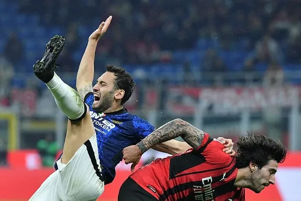 Milano derbisinde Milan ile Inter berabere kaldı! Hakan Çalhanoğlu'nun golü galibiyete yetmedi-3