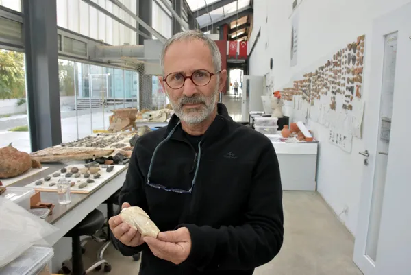 6-bin-yillik-tanrica-heykeli-izmir-bornovada-yesilova-hoyugunde-bulundu-1643699064158.jpg 6 bin yıllık tanrıça heykeli! İzmir Bornova'da Yeşilova Höyüğü'nde bulundu-2