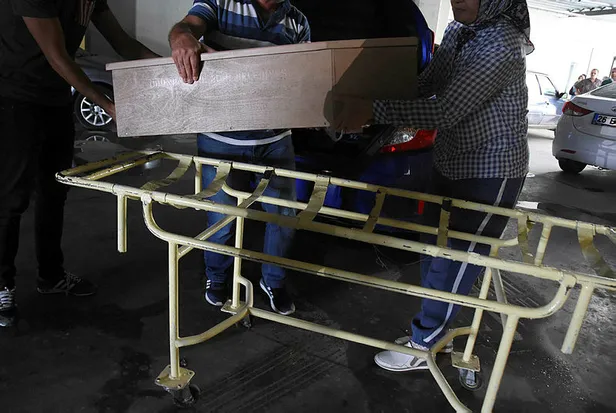 Vahşice öldürülen Eymen'in cenazesi otomobilin bagajında getirildi-4