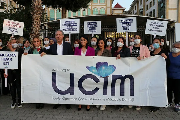antalyada-26-minik-ogrenciyi-taciz-eden-ogretmene-621-yil-hapis-cezasi-verildi-1605114187720.jpg Antalya'da 26 minik öğrenciyi taciz eden öğretmen Mahmut Aydın Köksar, 621 yıl hapis cezası verildi-3