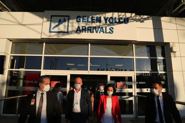 koronavirus-nedeniyle-turkiyeye-kisitlama-uygulayan-rusyada-gelen-heyet-antalyada-turizm-tesislerini-inceliyor-1623931023478.jpg Koronavirüs nedeniyle Türkiye'ye kısıtlama uygulayan Rusya'da gelen heyet Antalya'da turizm tesislerini inceliyor-4