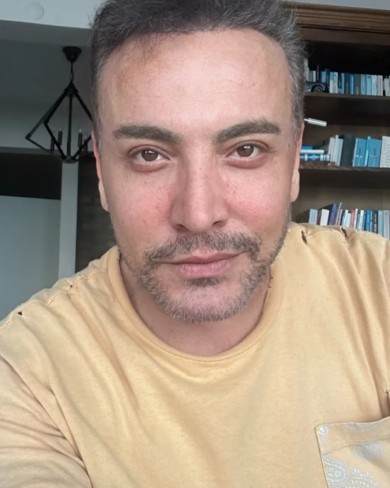 estetik-olustu-cenk-eren-bir-kez-daha-bicak-altina-yatiyor-nazar-degdirdiniz-deyip-duyurdu-dua-istedi-1714397687588.jpg Estetik oluştu! Cenk Eren bir kez daha bıçak altına yatıyor! “Nazar değdirdiniz” deyip duyurdu! Dua istedi-2
