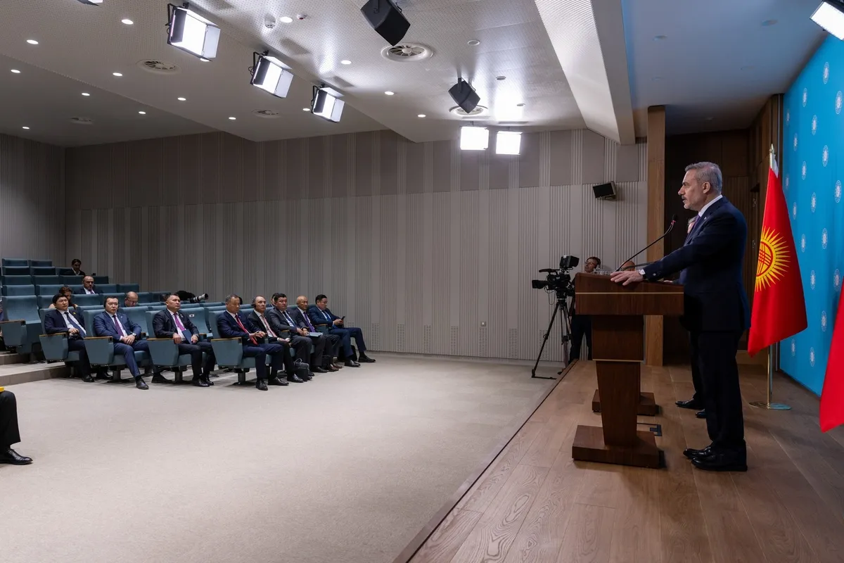 bakan-fidandan-netanyahuya-tepki-politikasi-kaosu-destekliyor-1782914785326.jpeg