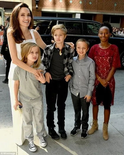 Angelina Jolie çocuklarıyla ‘The Breadwinner’ prömiyerinde