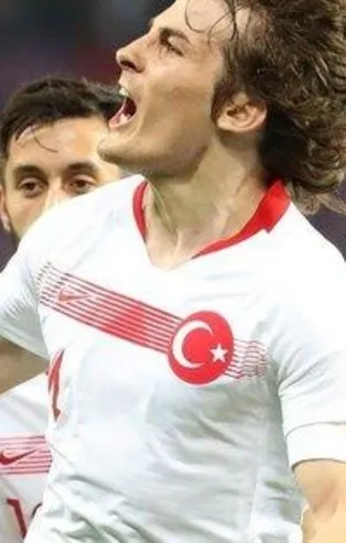 Çağlar Söyüncü resmen Leicester City'de