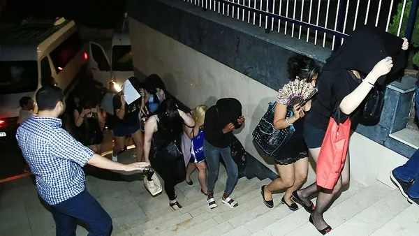 ankarada-maddi-sikinti-yasayan-kadinlari-fuhsa-zorlayan-3-kisi-gozaltina-alindi-1608026854602.jpg Ankara'da maddi sıkıntı yaşayan kadınları fuhşa zorlayan 3 kişi gözaltına alındı-3