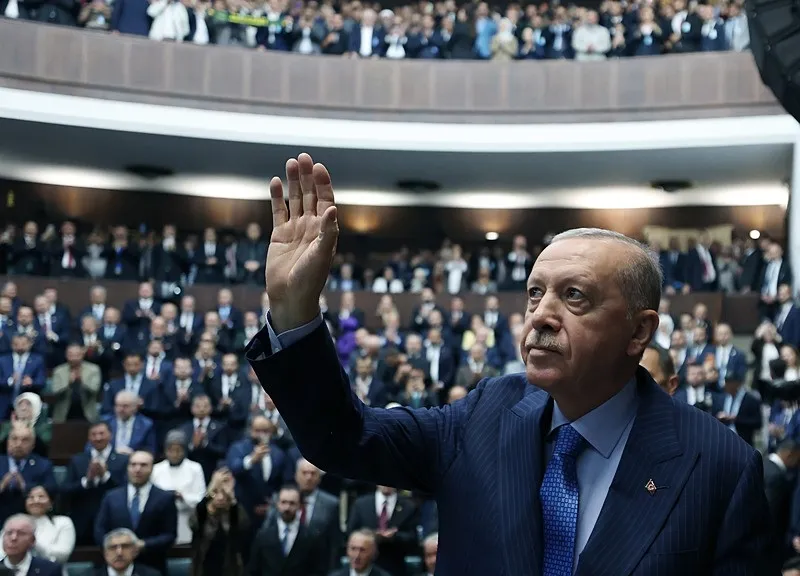 baskan-erdogandan-chpye-siz-bu-kafayla-sandikta-cok-tokat-yersiniz-kurultay-savasina-gonderme-biz-taraf-degili-1781099146897.jpeg Başkan Erdoğan'dan CHP'ye: Siz bu kafayla sandıkta çok tokat yersiniz | Kurultay savaşına gönderme: Biz taraf değiliz-4