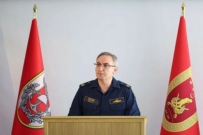 Milli Savunma Bakanlığı (MSB) Basın ve Halkla İlişkiler Müşaviri Tuğamiral Zeki Aktürk, Ateş Serbest-2024 faaliyetinin düzenlendiği Polatlı'da gerçekleştirilen haftalık basın bilgilendirme toplantısında açıklamalarda bulundu. (AA)