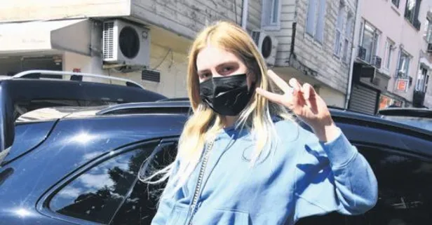 Genç şarkıcı Aleyna Tilki önceki gün Bebek'teydi