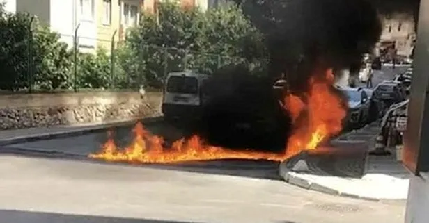 Üsküdar’da panik anları: Seyir halindeki otomobil alev alev yandı