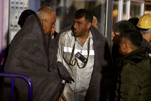 a-haber-ekranlarina-katilan-cinli-maden-muhendisi-sing-senhua-merak-edilen-sorulari-cevapladi-1665796679805.jpeg A Haber ekranlarına katılan Çinli Maden Mühendisi Sing Senhua merak edilen soruları cevapladı "İlk 72 saat çok kritik"-4