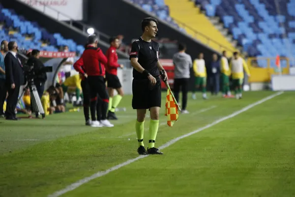 ziraat-turkiye-kupasinda-gulumseten-anlar-ikiz-kardesler-adanaspor-adiyaman-1954-macinda-gorev-aldi-1635279576521.jpg Ziraat Türkiye Kupası'nda gülümseten anlar! İkiz kardeşler Adanaspor Adıyaman 1954 maçında görev aldı-2