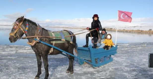 Çıldır Gölü'nde kızak sezonu başladı