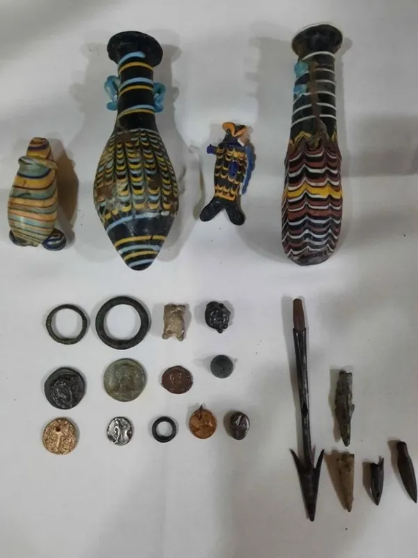 son-dakika-istanbulda-operasyon-237-parca-tarihi-eser-ele-gecirildi-1624691931145.jpg SON DAKİKA: İstanbul'da operasyon! 237 parça tarihi eser ele geçirildi-2