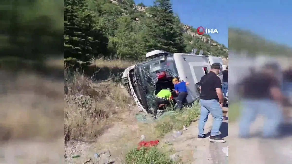 Kütahya'da yolcu otobüsü devrildi: 3 yaralı